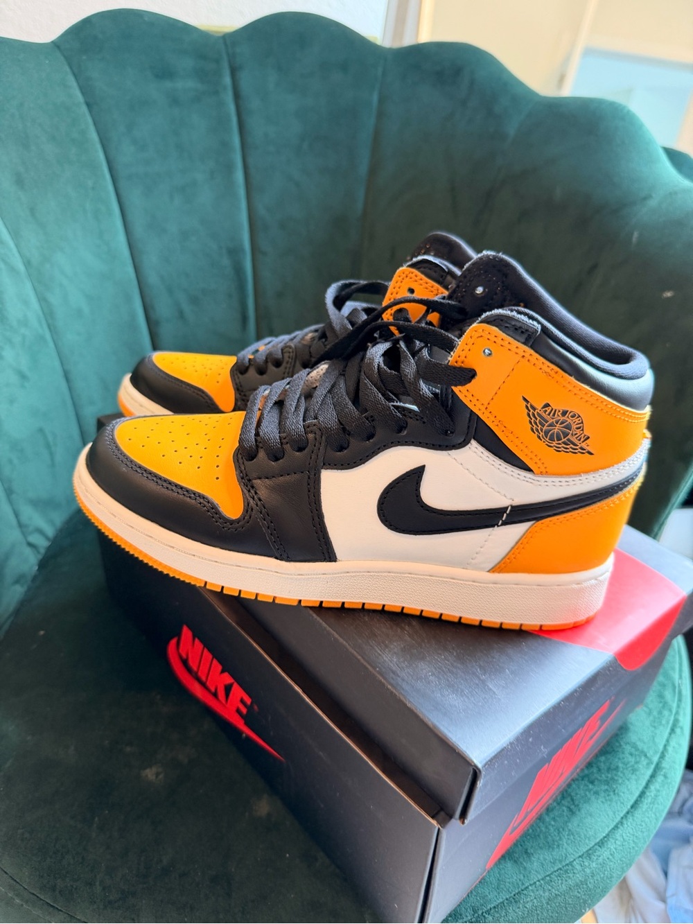 Nike Air Jordan 1 Mid - Orange, Black, White